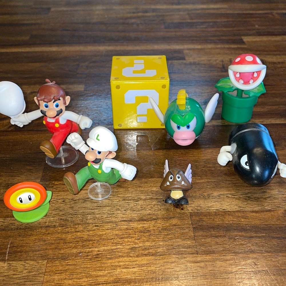 Super Mario Figures